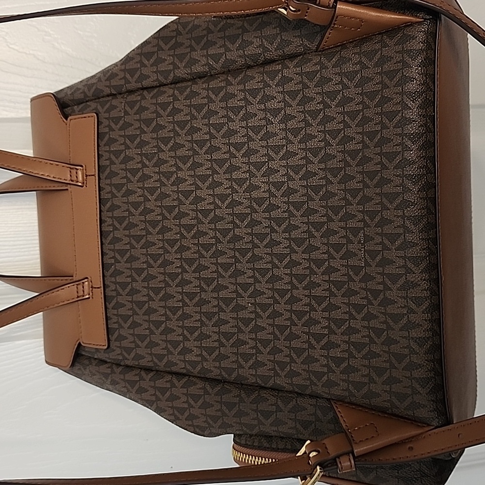 MICHAEL KORS LARGE BACK PACK. - Picture 6 of 12
